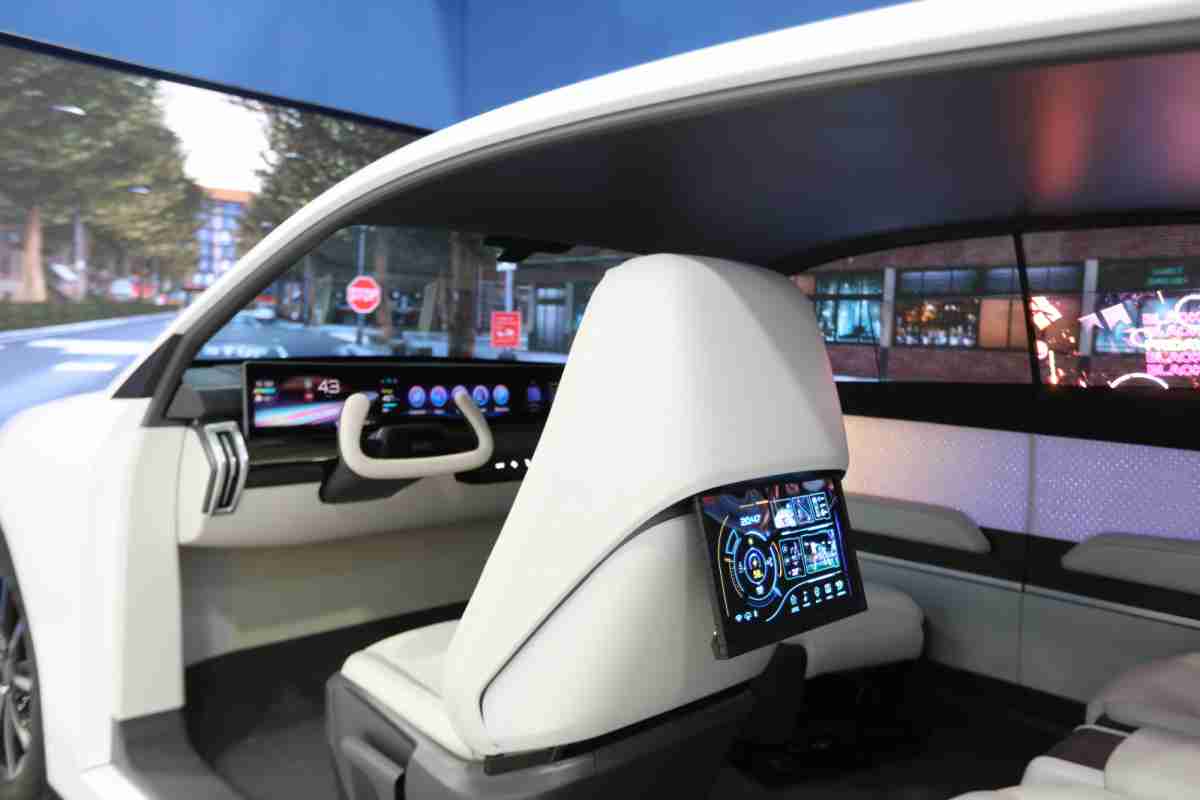 汇旺支付的「可卷式后座娱乐显示器」加强后座乘客的感官体验，，，，并保有个性化设计，，可依使用偏好进行动态调整。。。