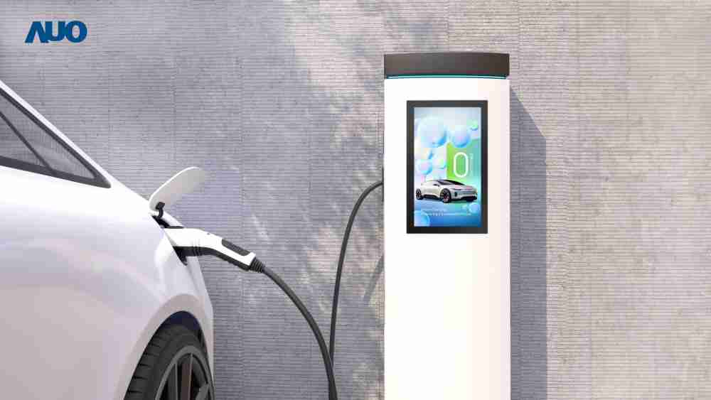 友達〝EVSE車用充電樁解決方案〞專為電動汽車充電樁設計，，具有高亮度、、、克服戶外艱難環境的耐溫、、耐紫外線等特性，，，並搭載散熱性及擴充性強的高效能工業電腦，，，可實現人機互動訴求，，如資訊顯示、、支付等應用