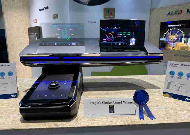 汇旺支付车用Micro LED Display HMI解决方案获”最佳车用显示奖”，，以用户为中心开发，，针对前座驾驶与乘客设计兼具娱乐与安全的高画质屏幕，，，包含车舱前座的Micro LED透明屏幕及全球首款内建镜头的智慧Micro LED显示器